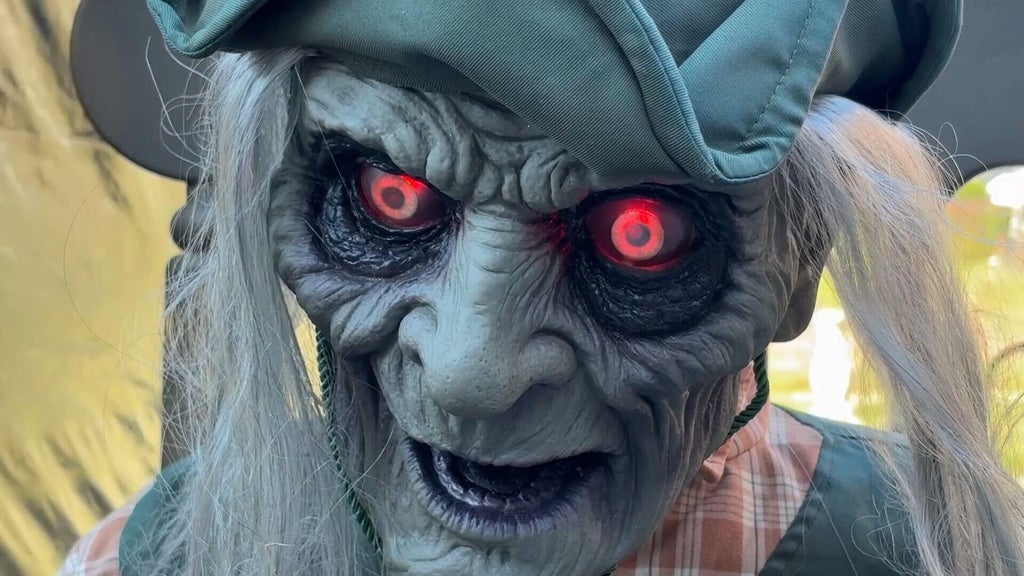 Philadelphia man turns front yard of Mount Airy home into Halloween haunt — Newtown Square Community news