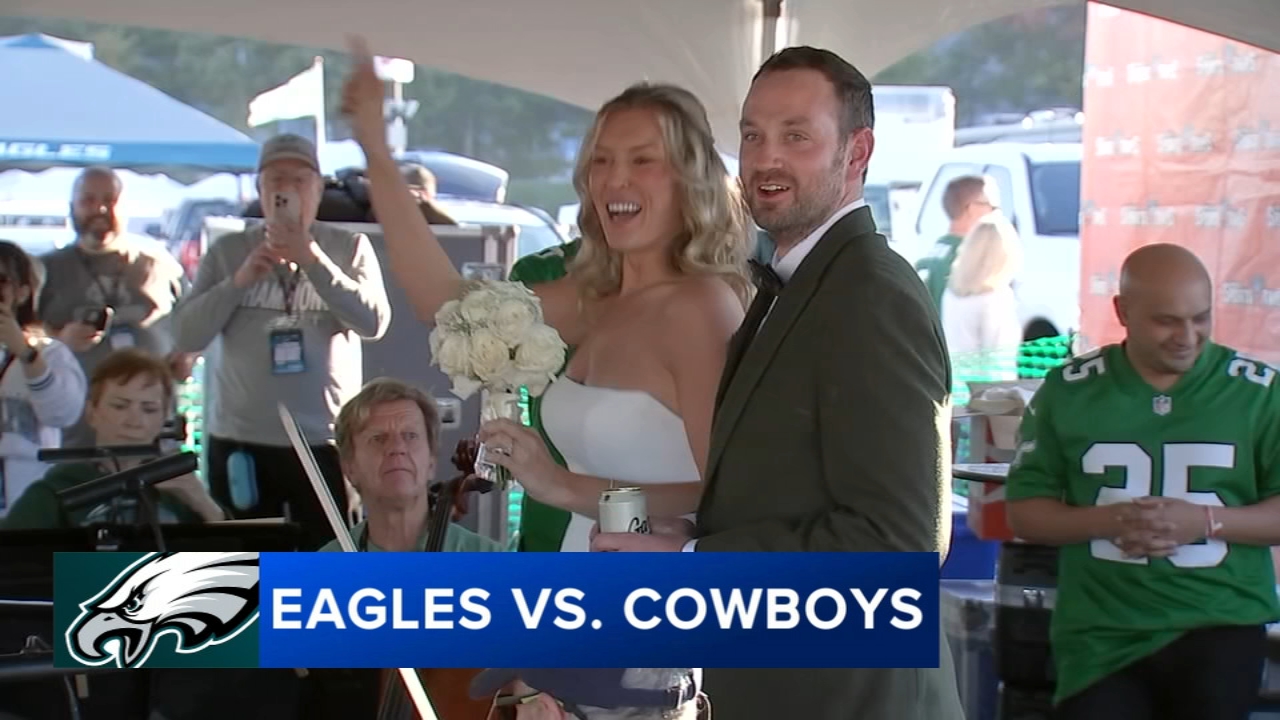 Chicago couple Lindsey Carl, Brandon Byrd get married at Philadelphia Eagles tailgate before MNF
       — Newtown Square Community news